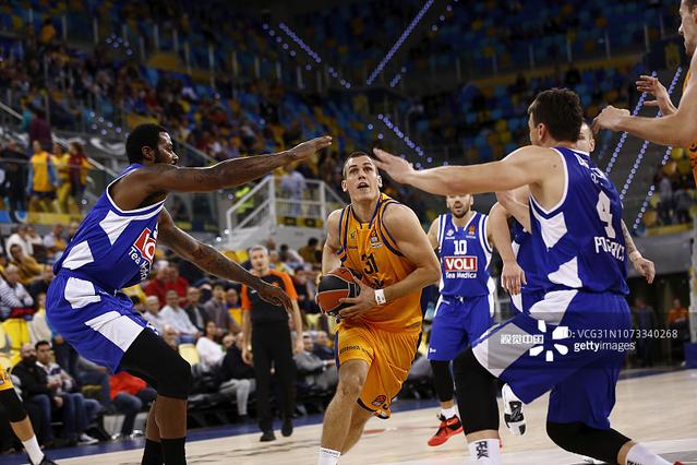 名记：独行侠不满东契奇私下烟酒都来 认为其生涯还剩五年左右