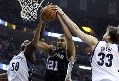 为什么尼克斯队和锡伯杜需要在季后赛前增加阵容深度