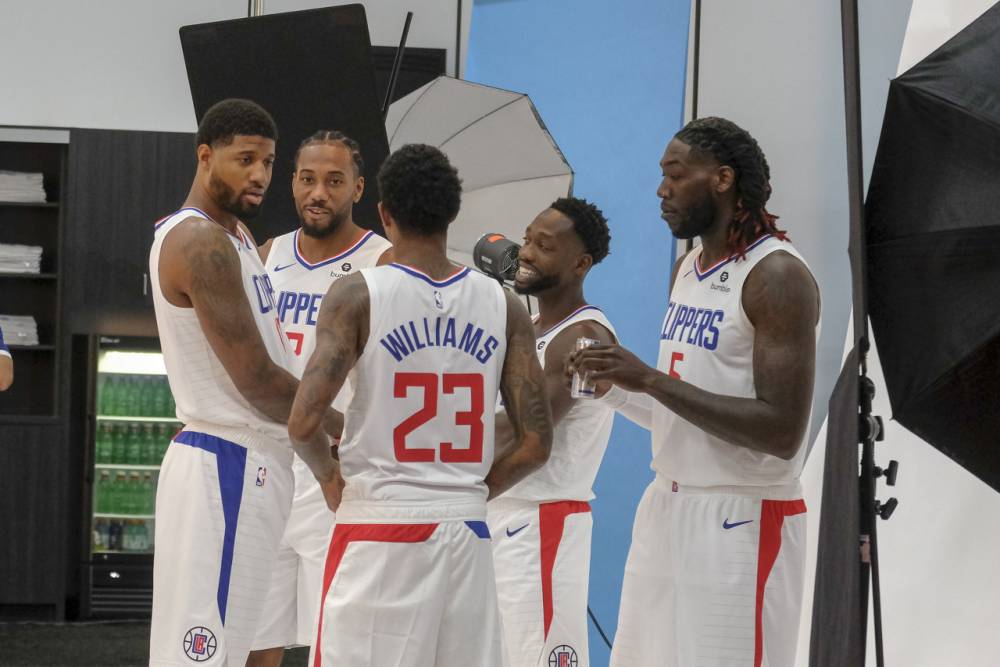 雷霆球员亚历山大砍37分，米切尔贡献20分，以赛亚-乔也有出色表现，带领球队打出强势进攻，以39-18击败开拓者。