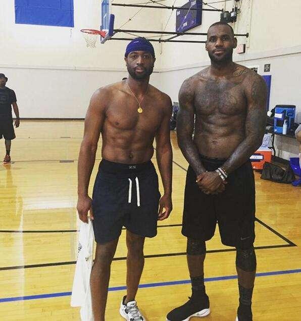 科尔那边还有每周送点礼么？要记得感恩[吃瓜]