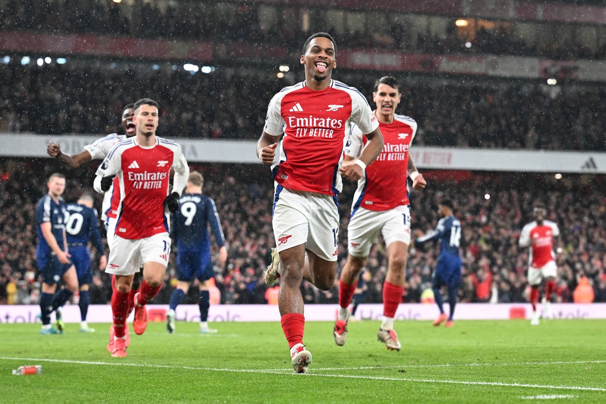 今天是北京时间2025年12月07日星期日,欢迎收看早报！