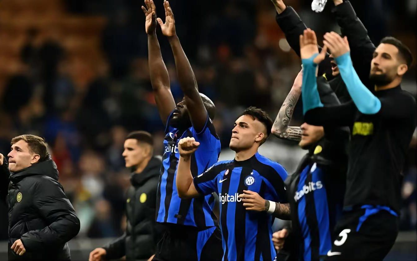 泪目！中国三代游泳人同台引热议，汪顺肺腑之言致敬前辈看哭网友