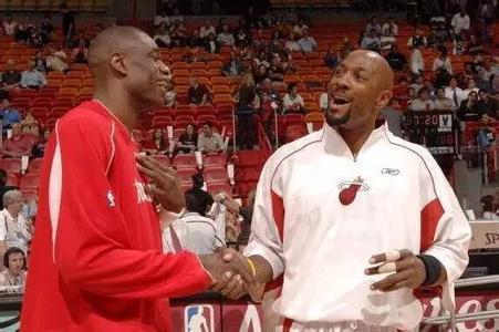 开云体育高速运球时千万别犯这两个错！否则瞬间丢球权