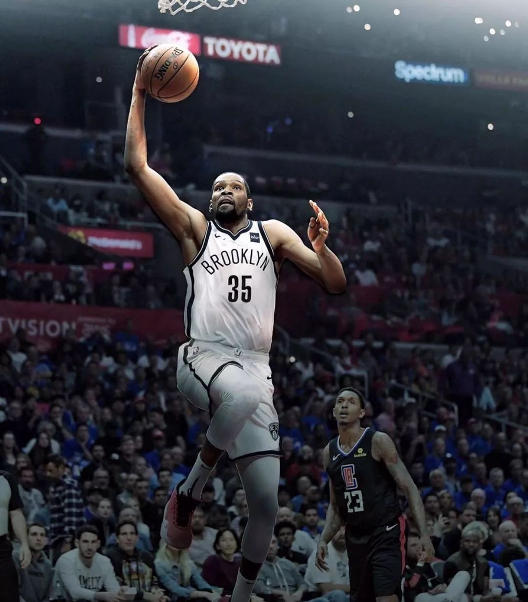 底特律老虎队开季创下 35 胜 5 败的史诗级战绩，并一路领跑最终夺冠